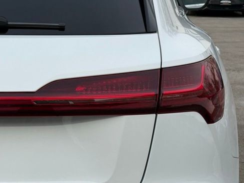Used 2019 Audi e-tron Premium Plus image 18
