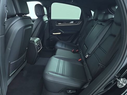 Certified 2026 Porsche Cayenne Coupe AWD/4WD image 15