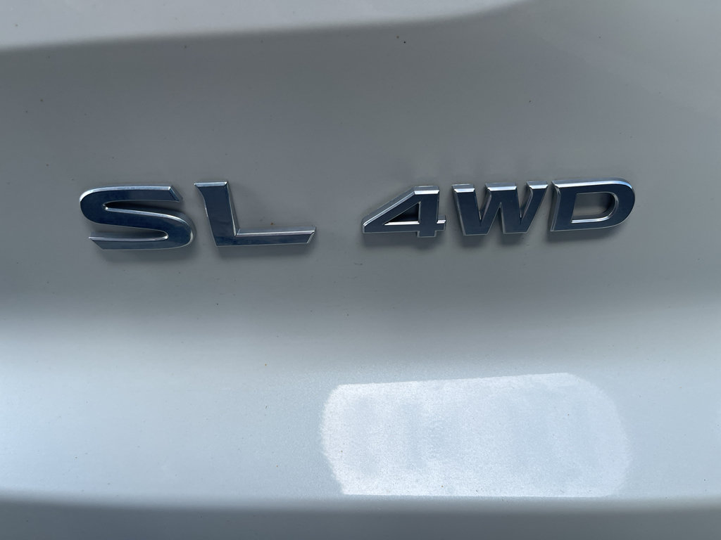 Used 2023 Nissan Pathfinder SL AWD/4WD image 13