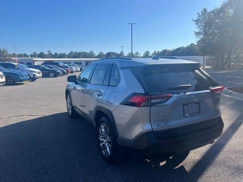 Used 2020 Toyota RAV4 XLE Premium image 7