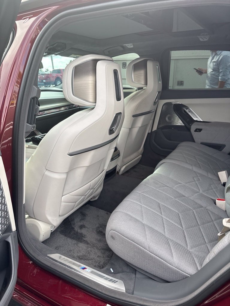 Certified 2023 BMW i7 xDrive60 AWD/4WD image 5