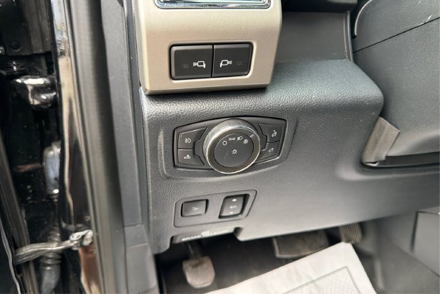 Used 2022 Ford F250 Lariat w/ Black Appearance Package AWD/4WD image 16