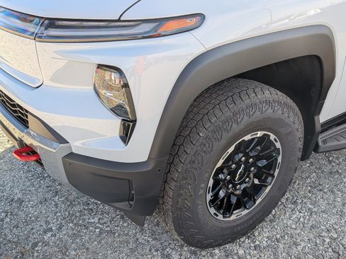 New 2026 Chevrolet Silverado EV Trail Boss image 10