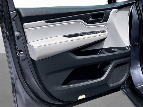 Used 2019 Honda Odyssey EX image 16