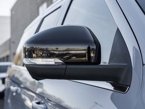 Used 2025 Ford Expedition Active image 28