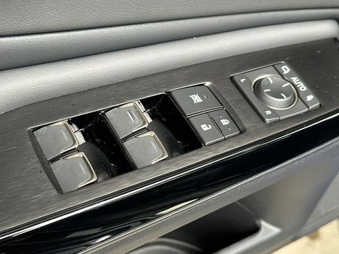 Used 2025 Lexus ES 300h w/ Accessory Package (Z2) FWD image 13