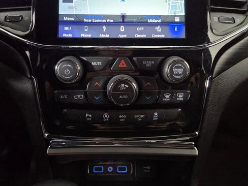 Used 2019 Jeep Grand Cherokee Laredo image 27