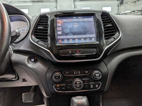 Used 2019 Jeep Cherokee Limited image 33