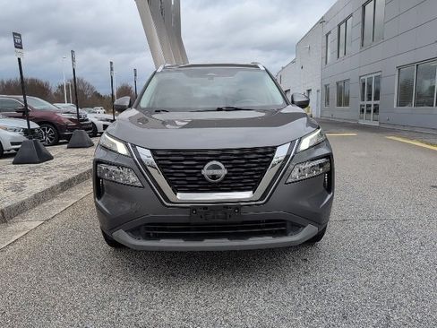 Used 2023 Nissan Rogue SV w/ SV Premium B Package image 2