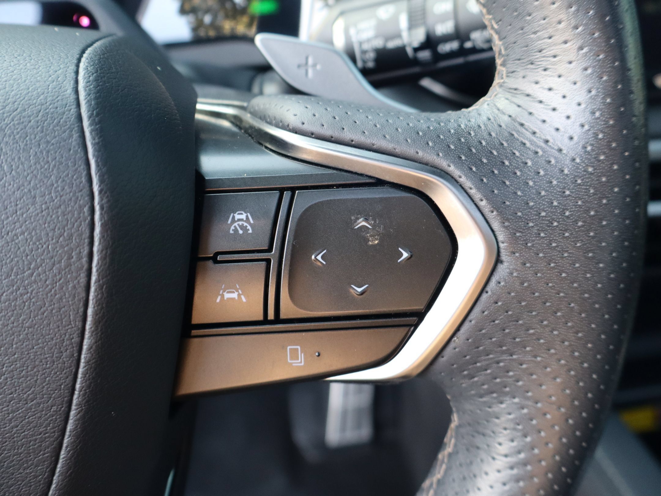 Used 2023 Lexus RX 500h F Sport w/ Cold Area Package AWD/4WD image 17
