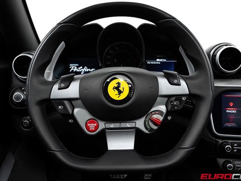 Used 2019 Ferrari Portofino RWD image 30