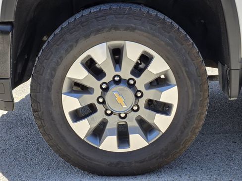 Used 2025 Chevrolet Silverado 2500 Custom w/ Custom Value Package AWD/4WD image 12