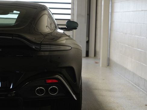 Used 2025 Aston Martin V8 Vantage Coupe image 13