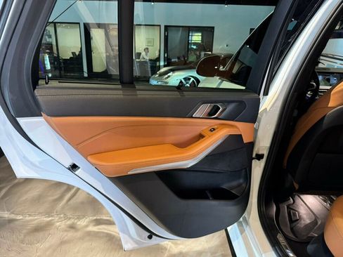 Used 2022 BMW X5 M50i image 18