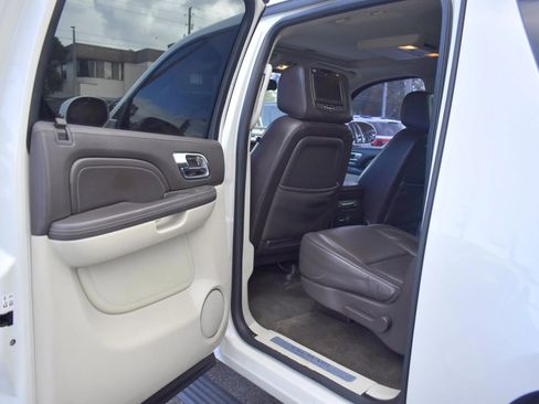 Used 2014 Cadillac Escalade ESV Platinum image 23