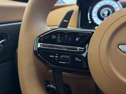 Used 2025 Aston Martin DB12 image 22