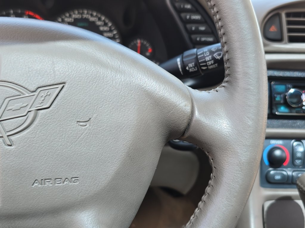 Used 2004 Chevrolet Corvette Coupe w/ Preferred Equipment Group RWD image 18