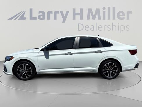 Used 2024 Volkswagen Jetta Sport FWD image 3