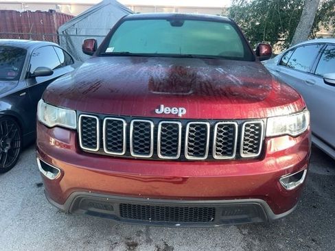 Used 2020 Jeep Grand Cherokee Laredo image 2
