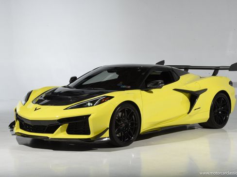 Used 2024 Chevrolet Corvette Z06 RWD image 5
