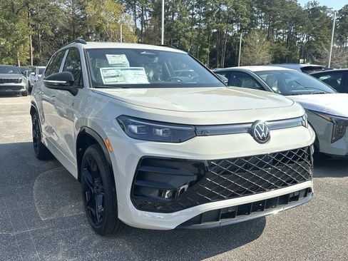 New 2026 Volkswagen Tiguan SE R-Line FWD image 3