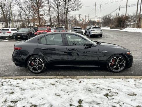 Used 2023 Alfa Romeo Giulia Veloce image 9