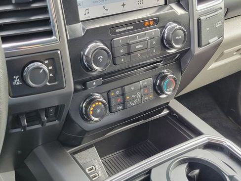 Used 2017 Ford F250 XLT w/ XLT Premium Package AWD/4WD image 19