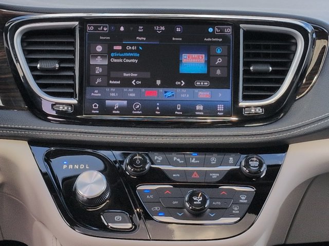 Used 2023 Chrysler Pacifica Limited FWD image 18