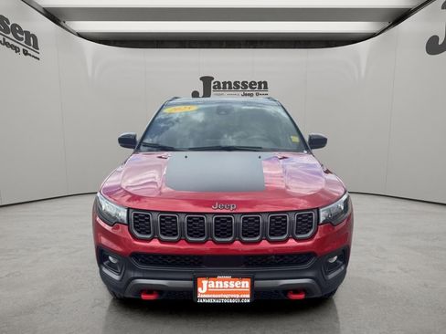 Used 2025 Jeep Compass Trailhawk AWD/4WD image 7