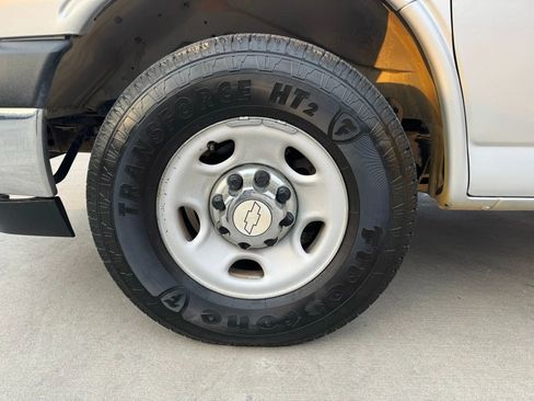 Used 2017 Chevrolet Express 3500 LT w/ LT Preferred Equipment Group image 18