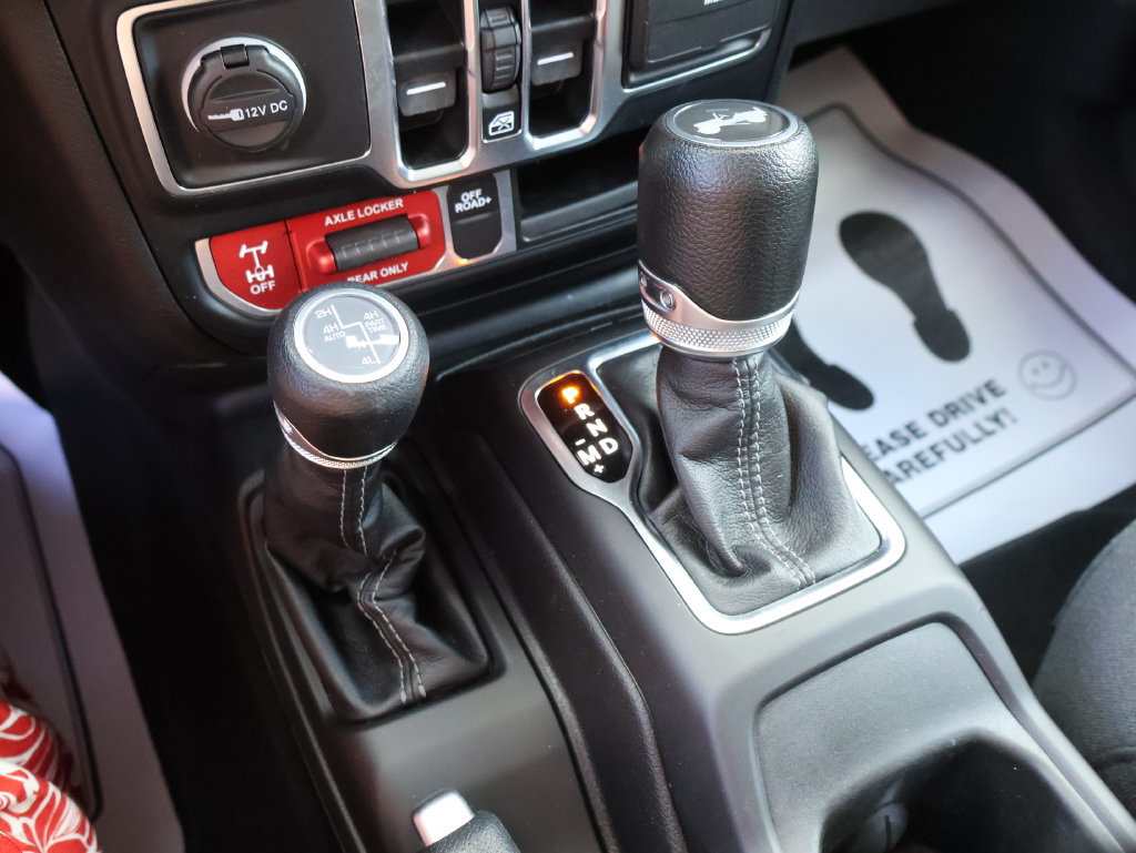 Used 2024 Jeep Wrangler Unlimited AWD/4WD image 36