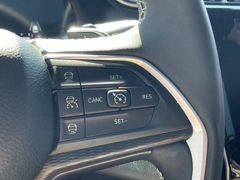 Used 2023 Jeep Grand Cherokee Altitude AWD/4WD image 16