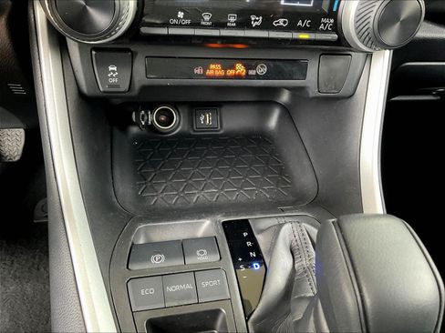 Used 2023 Toyota RAV4 LE FWD image 15