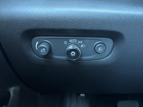 Used 2018 Chevrolet Traverse Premier image 24