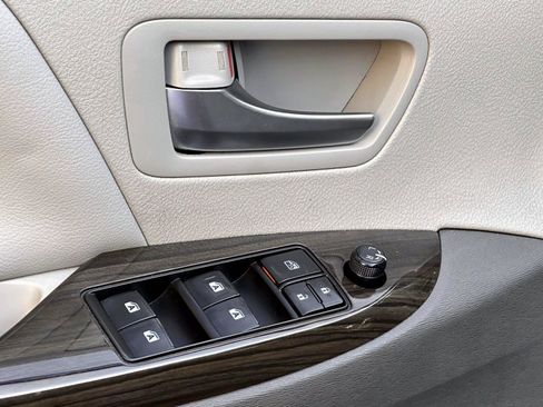 Certified 2019 Toyota Sienna XLE w/ XLE Navigation Package FWD image 10