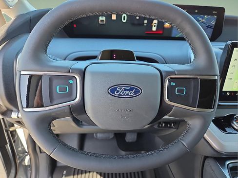 New 2026 Ford Expedition Active image 24