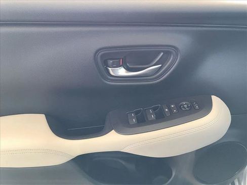 Used 2023 Honda HR-V LX image 13