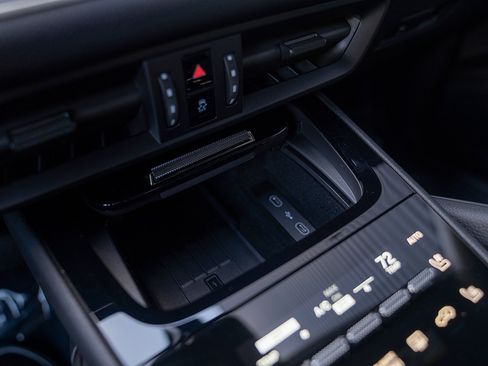 Certified 2026 Porsche Cayenne E-Hybrid Coupe AWD/4WD image 17