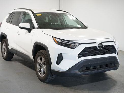Used 2025 Toyota RAV4 XLE image 3
