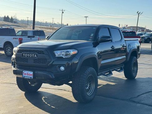 Used 2020 Toyota Tacoma TRD Off-Road w/ TRD Premium Off Road Package image 7