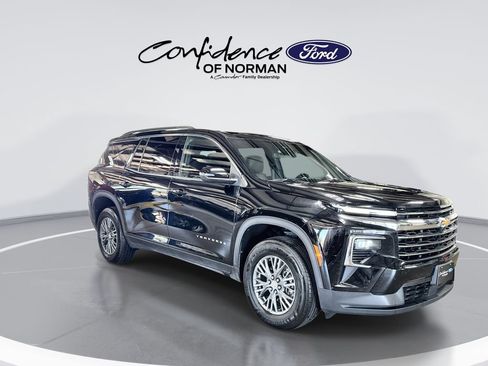 Used 2025 Chevrolet Traverse LT FWD image 11