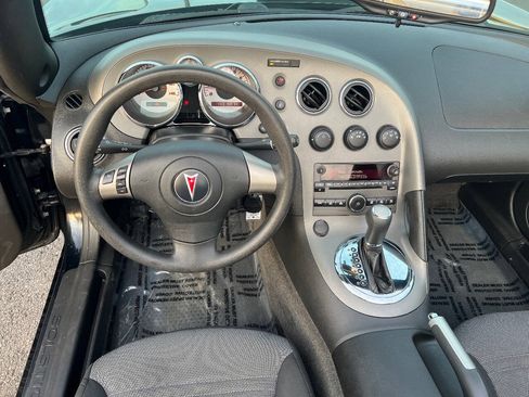 Used 2009 Pontiac Solstice Convertible w/ Preferred Package RWD image 27