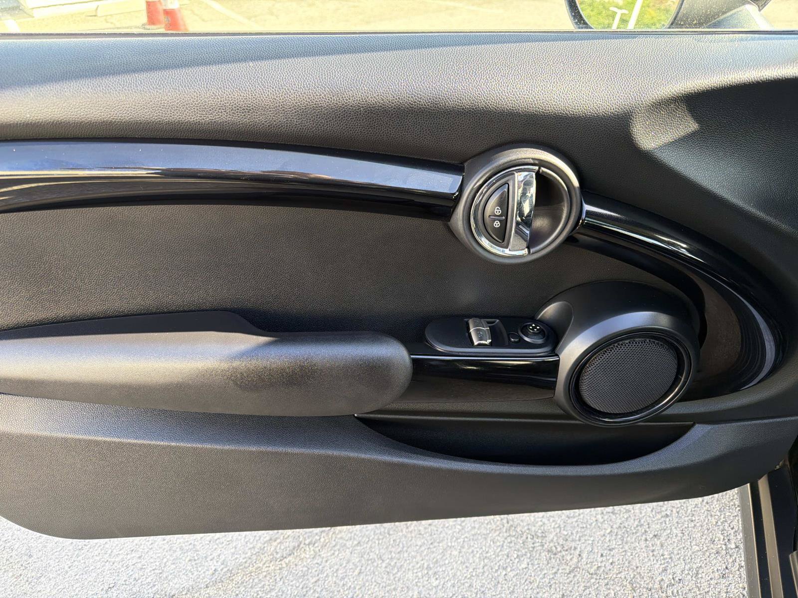 Used 2019 MINI Cooper 2-Door Hardtop FWD image 7