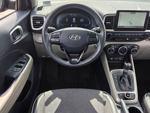 Used 2023 Hyundai Venue Limited FWD image 13