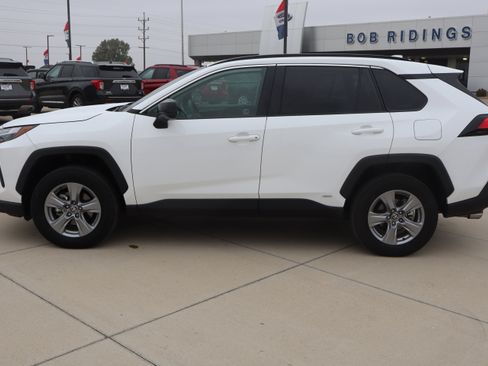 Used 2025 Toyota RAV4 LE image 8