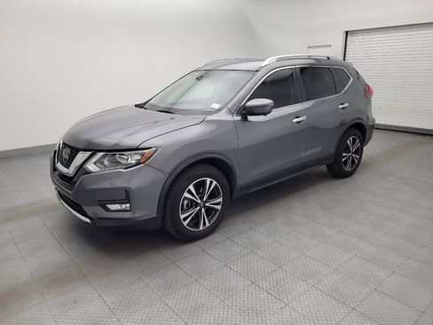 Used 2019 Nissan Rogue SV w/ Premium Package FWD image 2