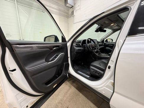 Used 2022 Toyota Highlander Limited image 33