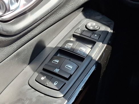 Used 2020 Jeep Cherokee Latitude Plus w/ Cold Weather Group image 26