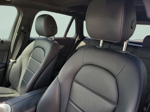 Used 2019 Mercedes-Benz GLC 300 image 18