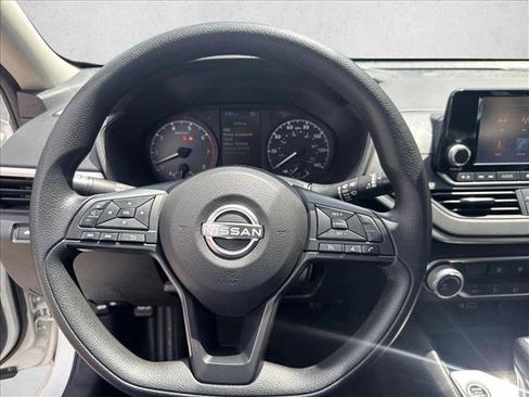 Used 2023 Nissan Altima 2.5 S FWD image 17